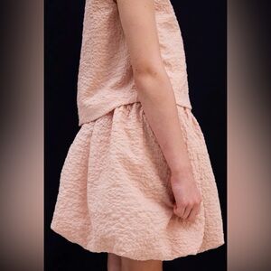 Seersucker Voluminous Skirt in Powder Pink
NWOT size 4T